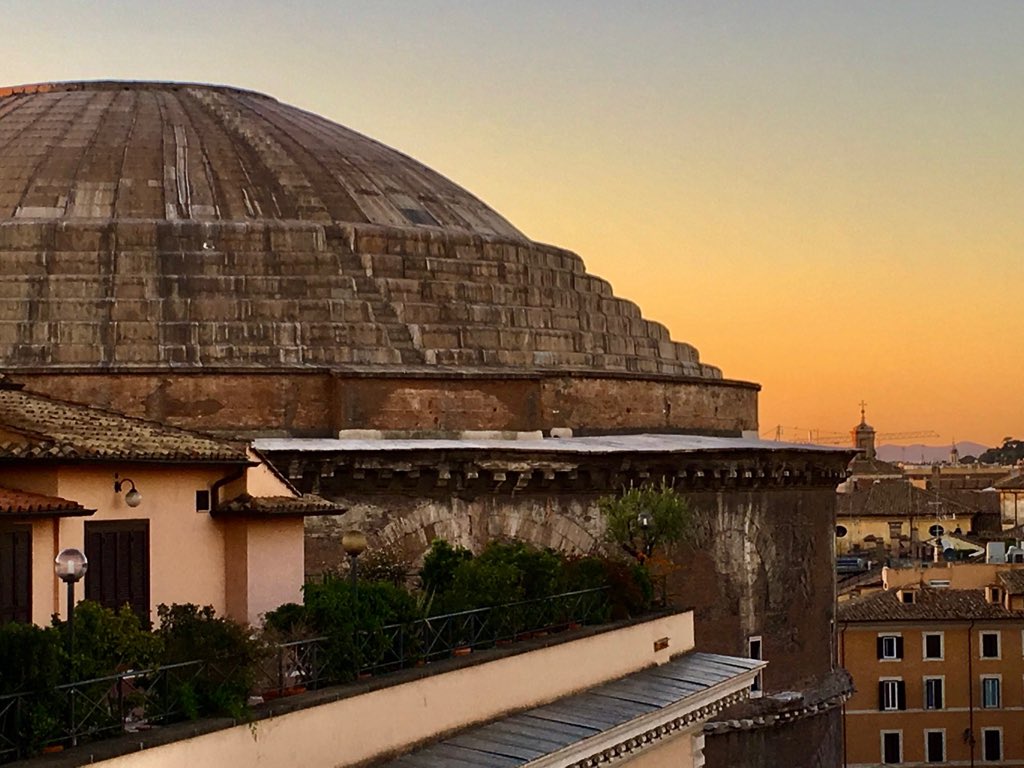 caputmundiHeidi's tweet photo. L'ora d'oro di #Roma 🤍

#Pantheon https://t.co/Zjhr2lxCiF