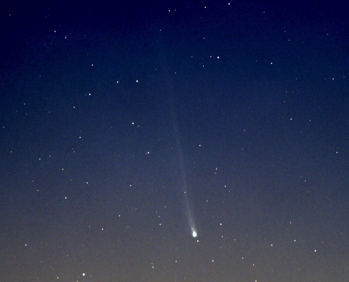 今朝の西村彗星　C/2023 P1 水平線の見える場所探し回って、少し傾斜地でセッティングに焦り、おまけにレデューサで、短く　腕無いので😅

ウエスト彗星で、初めて天体写真を撮って以来、肉眼大彗星しか撮っていません

#西村彗星　#C/2023 P1

askar fra400 playerone artemis-c