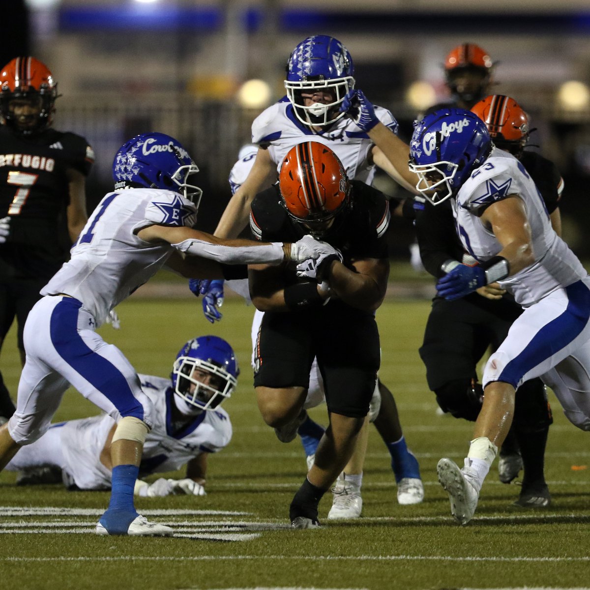 duydotdecimal's tweet photo. Refugio wins 42-41 in an overtime thriller during Friday's game against Edna at Bobcat Stadium. @advosports @dctf @G_Myers33 @RefugioSports @EdnaIsdAthletic 
https://t.co/3aM5nDVpIL https://t.co/rvkrMdGM30