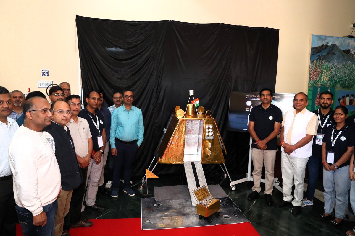 Chandrayaan - III model was the main center of attraction. Dignitories appreciated the efforts made by students.
<a href="/ProfSangwan/">Prof Rajender Sangwan</a> <a href="/DrSudeshKumarY1/">Dr Sudesh Kumar Yadav</a> <a href="/CSIR_IHBT/">CSIR-Institute of Himalayan Bioresource Technology</a> <a href="/CSIR_IND/">CSIR, India</a> <a href="/AcSIR_India/">AcSIR</a> <a href="/Anil_Kumar_06/">Anil Kumar Dh. (Captain Anil)</a>