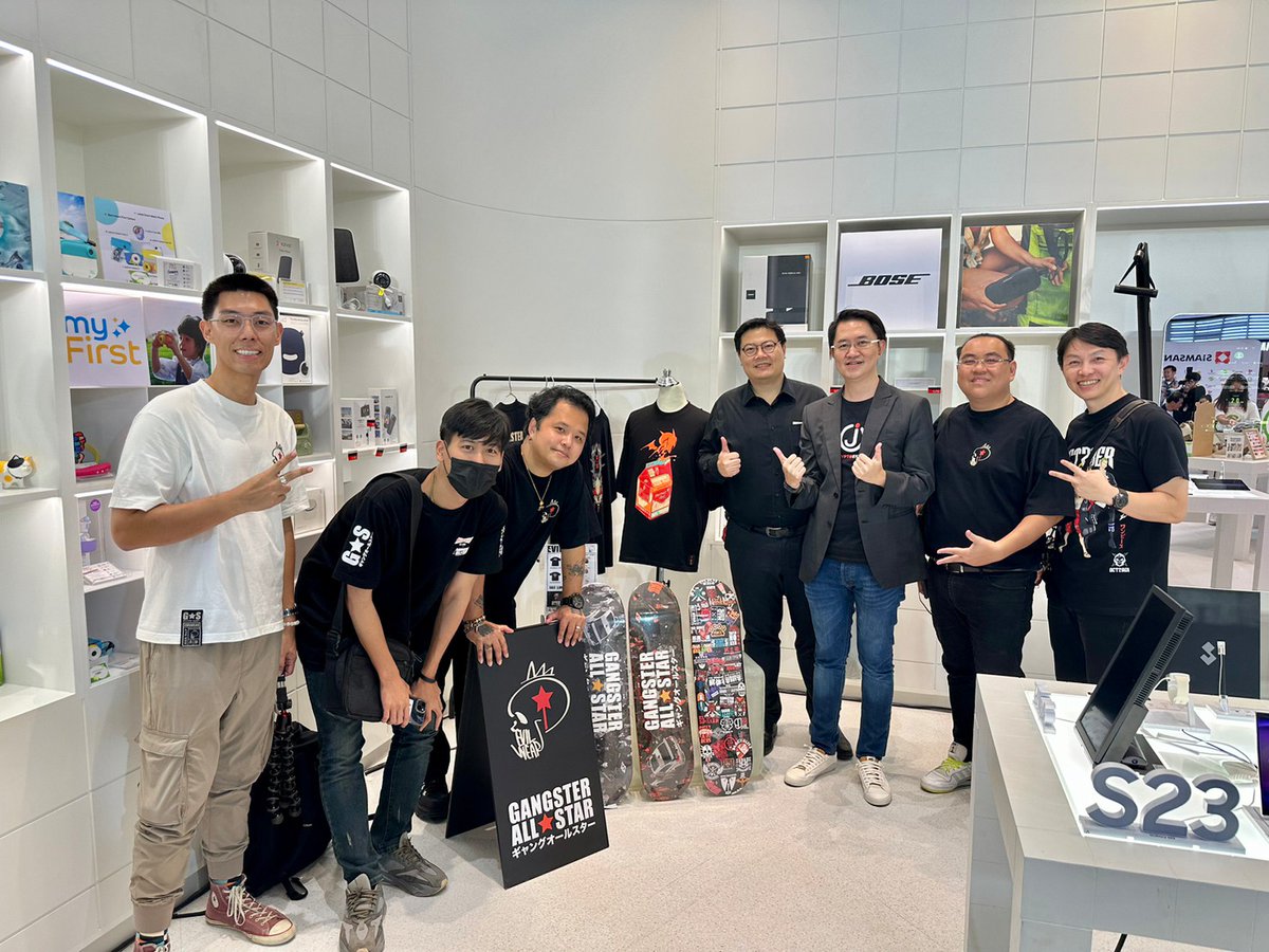 HeyNat's tweet image. !gang at @Siam_Paragon for #ONEDOSEAFTERMEAL
@gangsterallstar 
@evilwearstore 
@JaymartThailand 
#JFIN 

Thanks yall for coming
@kittipon @tonoboon @CryptoSaiV2 @aroundtheduang @tantophi3nd