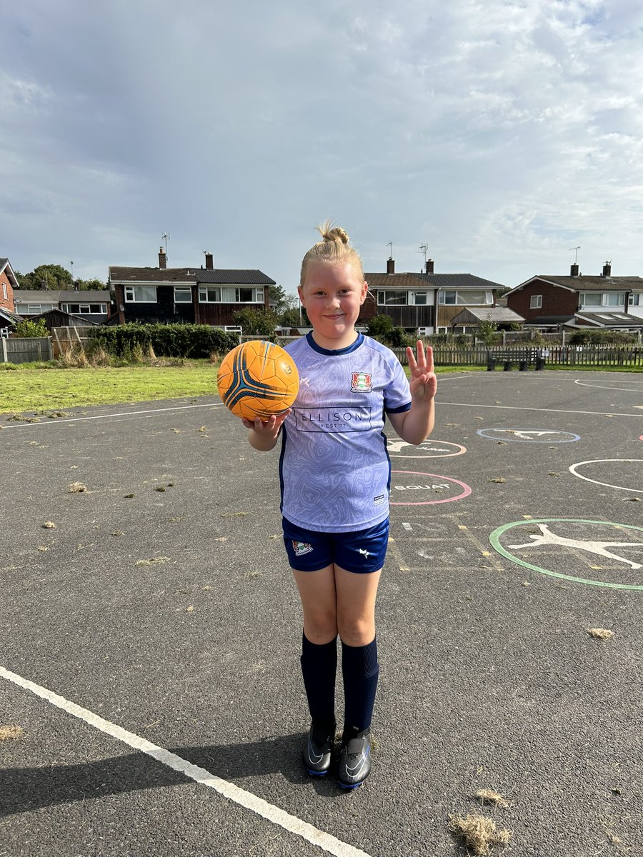 JenCPritch's tweet photo. That’s it back to normal Saturday of football.
Four goals, starting as she means to go on!
⚽️⚽️⚽️⚽️
My girl 💜
#hergametoo #misskick #misskickambassador #shecanplay https://t.co/ZAqhcJ0hkB