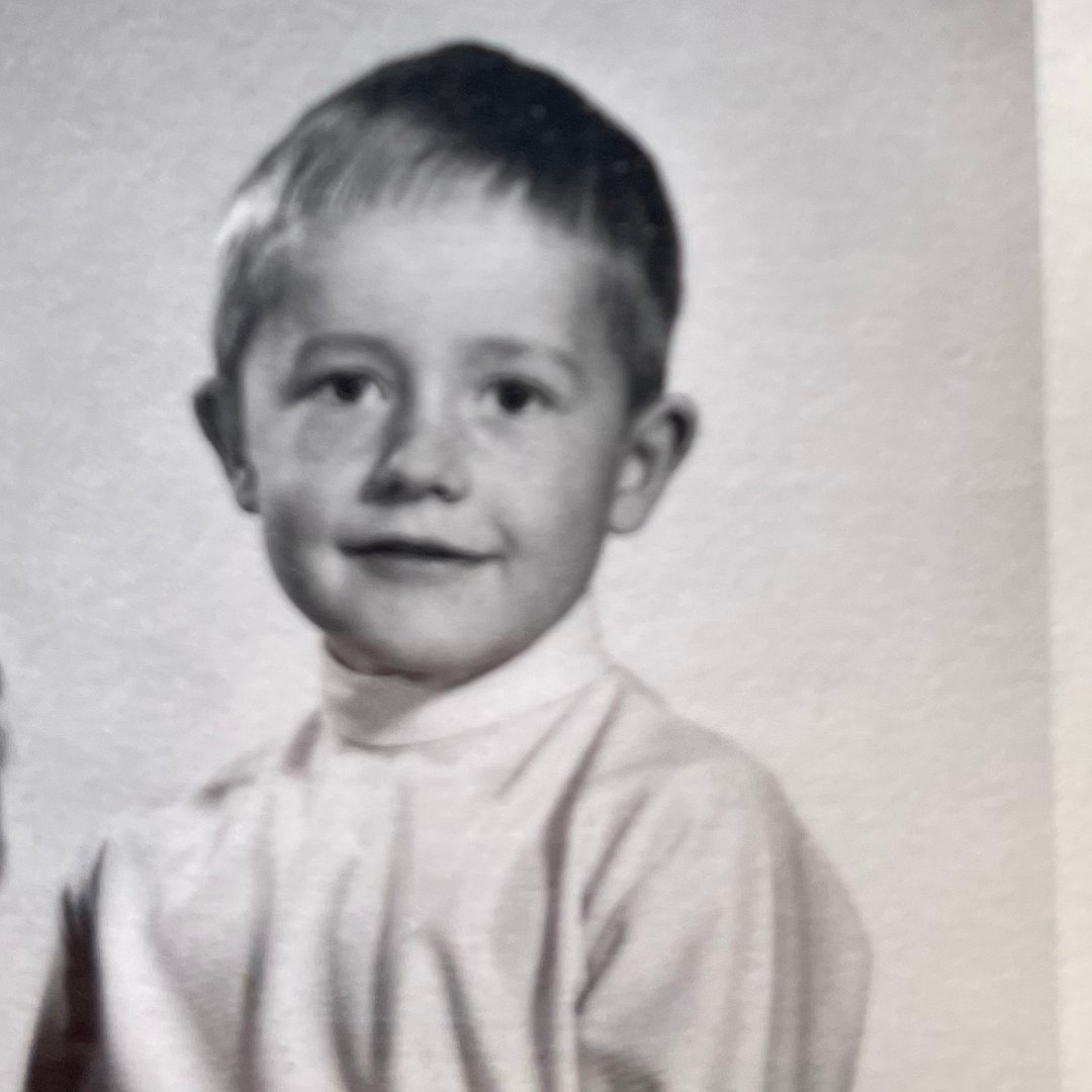 It's SatHAIRday—my trip down memory lane to revisit some quite awful pudding bowl haircuts I used to receive when I was a kid. 
OK, so the cuts not too bad here, but what was I wearing 😂 😂 😂
Please feel free to share your own ... go on, don't be a coward.