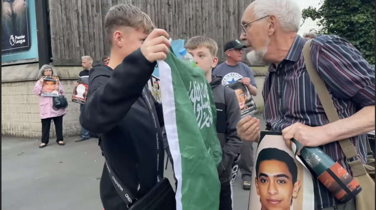 KhabsUK's tweet image. ive honestly never been so embarrassed to be a newcastle fan in my 25 years of supporting them

this is sad and weird and honestly isnt worth any amount of success we may get i dont care