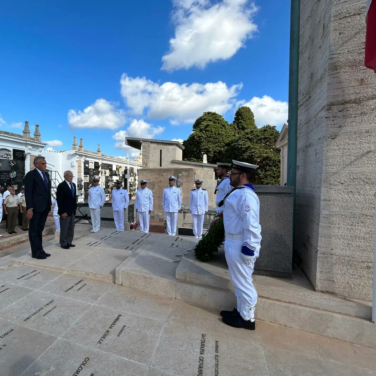 ItalyinSpain's tweet photo. L’Amb. @giuseppbuccino ha partecipato, insieme al Console Generale a Barcellona Manzitti, alle commemorazioni per l’80esimo anniversario dell’affondamento della corazzata Roma a Mahon. https://t.co/pYD0mYdzLY