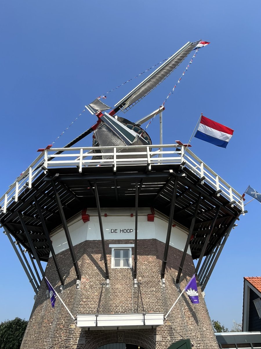 Opening van de Overijsselse Molendag (samen met de Open Monumentendag) bij molen De Hoop in Almelo. Veel waardering voor de inzet van al de vrijwilligers die het erfgoed in stand houden en de verhalen blijven vertellen. Veel Overijsselse monumenten open hun deuren voor bezoekers!
