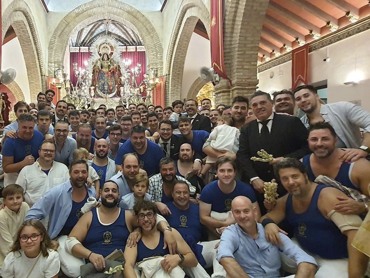 RicardoS2019's tweet photo. No los hay mejores.
Mi gente de la Patrona.
Nuestra Madre de los Remedios Coronada de Mairena.
Otro #8DeSeptiembre más siendo tus pies. https://t.co/iZp3DGKGYR