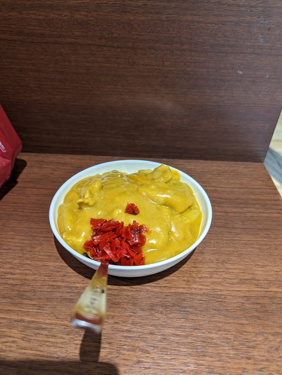 Naoki_0325's tweet photo. #新潟 の有名な #万代バスターミナル の #カレー を食べました。昔風のカレーが廃れ、家庭でも食べられなくなったせいでしょうか。 https://t.co/rnpIRttmOU