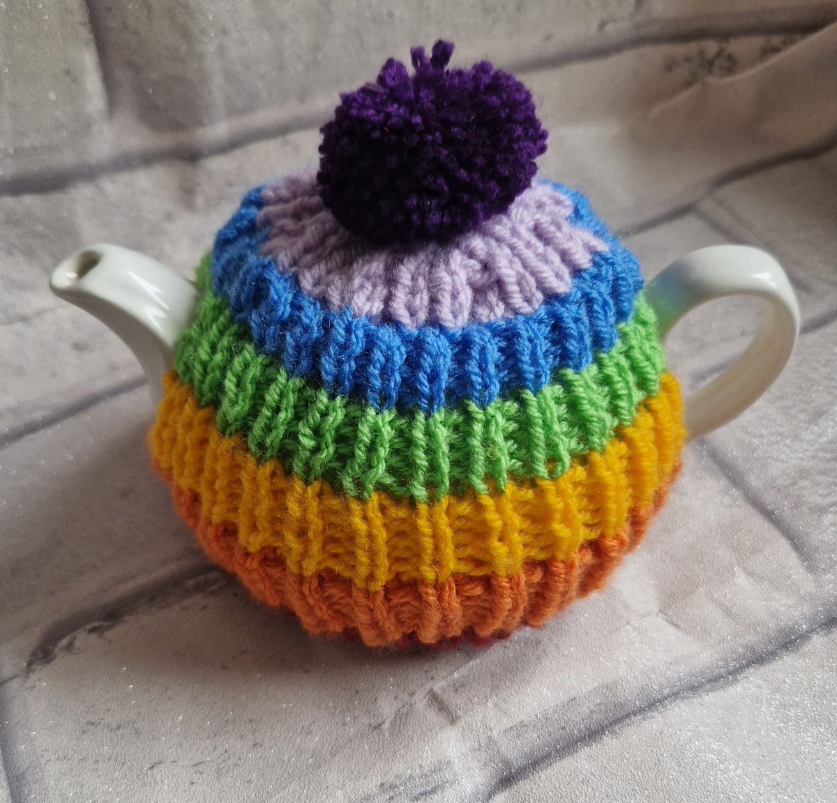 Time for tea ? 
Check out of teapot cosies at bahknitting.etsy.com this beauty is my smallest for a 2 cup pot 🫖☕️ #tetleytea #Yorkshiretea #teapotfolk #teapot #tradionaltea #afternoontea #teacosy #teacozy #HandmadeInUK