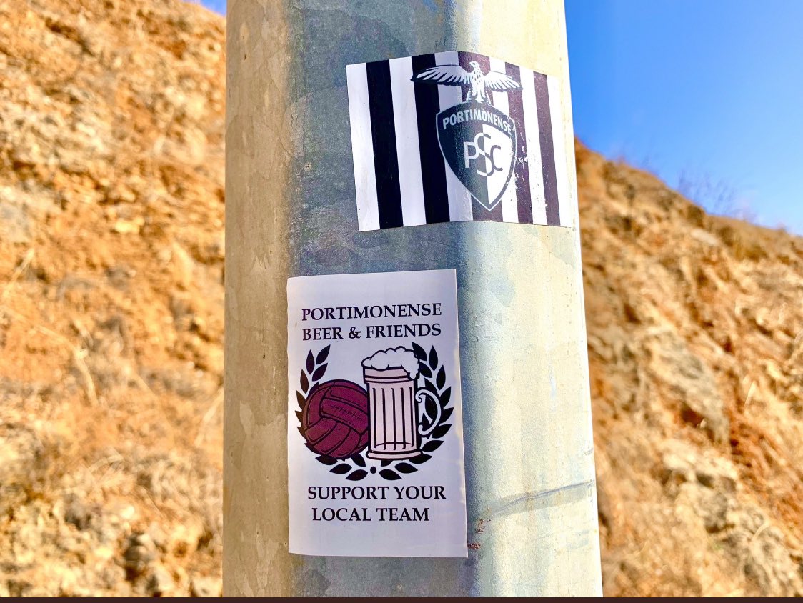 AwayDaySlaps's tweet photo. 👋 @PortimonenseSC slaps. A dig to all those in the Algarve who support Benfica which is 4hrs away when their local club is in the top flight too

📍 Portimao, Portugal

📸 @BarryTownFans 

✉️ Send submissions via DM to be featured #PSC #SCP https://t.co/i3zrUNnqjq