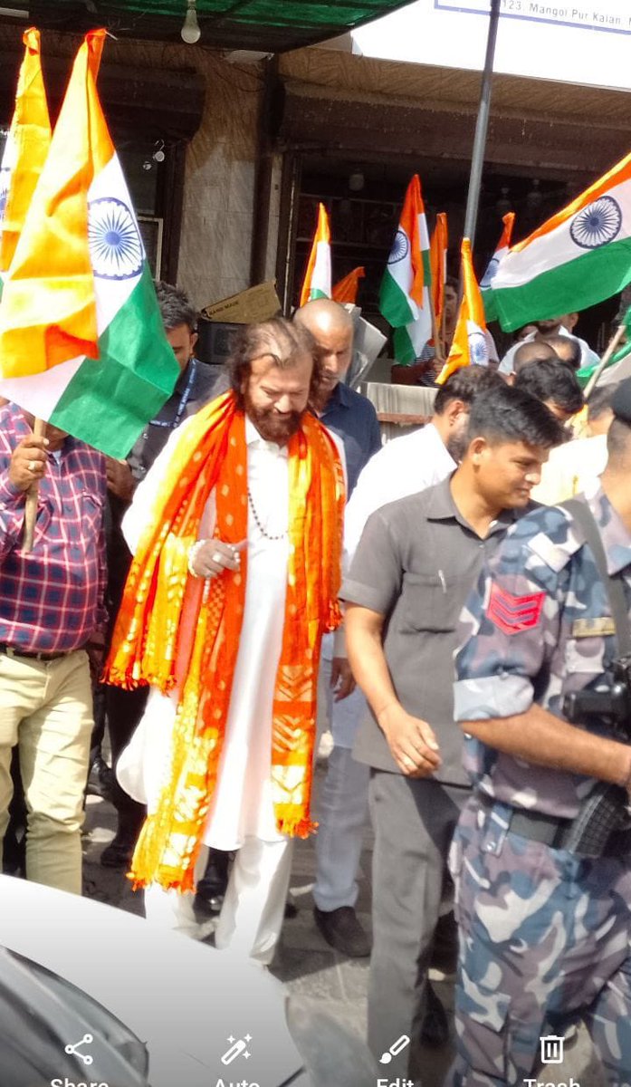 YuvaNorth's tweet photo. भारत माता की रक्षा के लिए अपना बलिदान देने वाले क्रांतिकारियों व शहीद जवानों को याद करते हुए प्रधानमंत्री श्री @narendramodi जी के आह्वान पर "मेरी माटी मेरा देश" अभियान 02.09.2023 प्रारंभ किया @Nyksindia @DMNorthdistt @StateNyksDelhi https://t.co/Cj8xv0L11Y