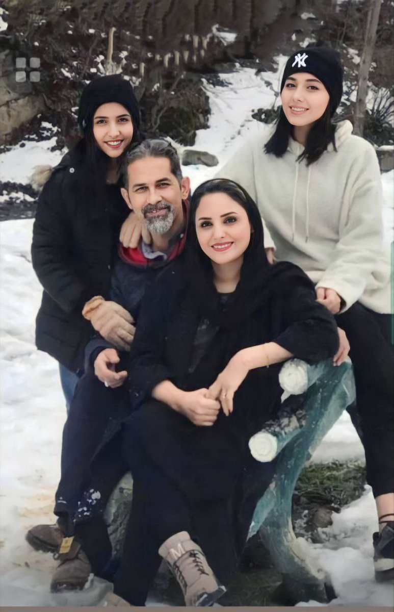Realneo101's tweet photo. صدای خانواده #حنانه_کیا و خواهر 16 ساله اش باشیم که همچنان دربند ضحاکند. https://t.co/1r1kWnxJ0h