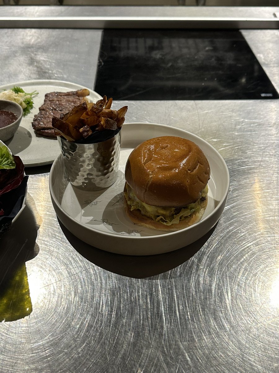 How’s your weekend burger ? Great burger last night at Lowe, Dubai 🍔💕