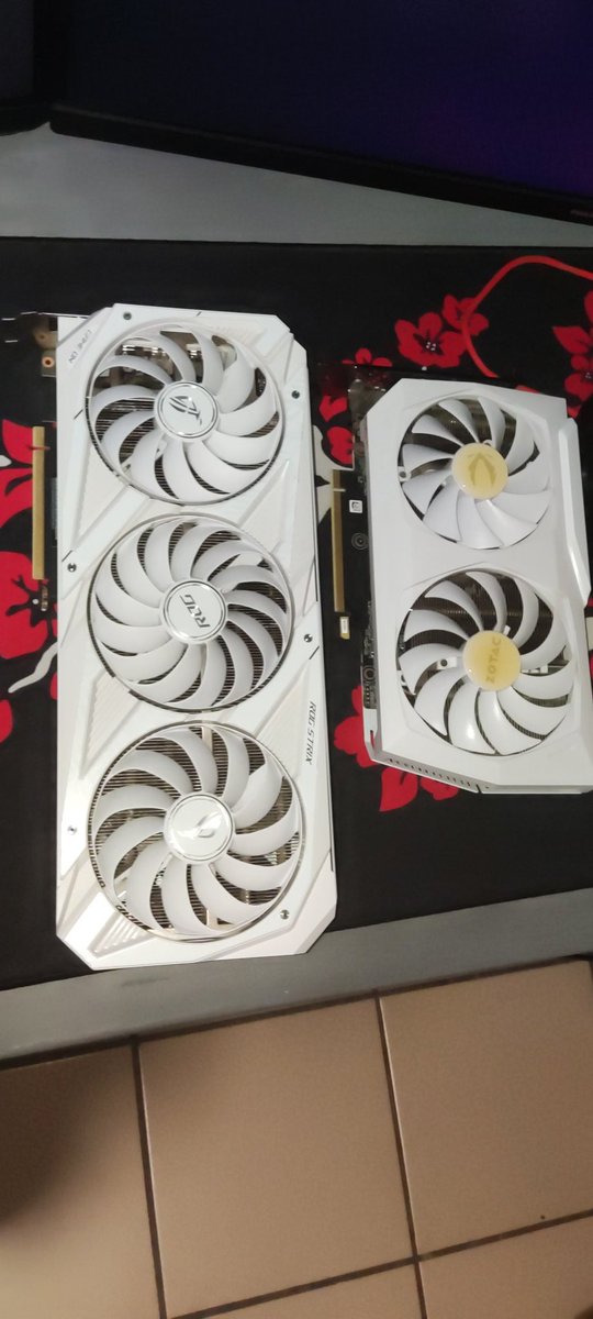 ItsDaxOff's tweet image. J'ai upgrade ma rtx 3070 zotac pour une 3090 rog Strix ducoup, merci pour vos conseils les frères