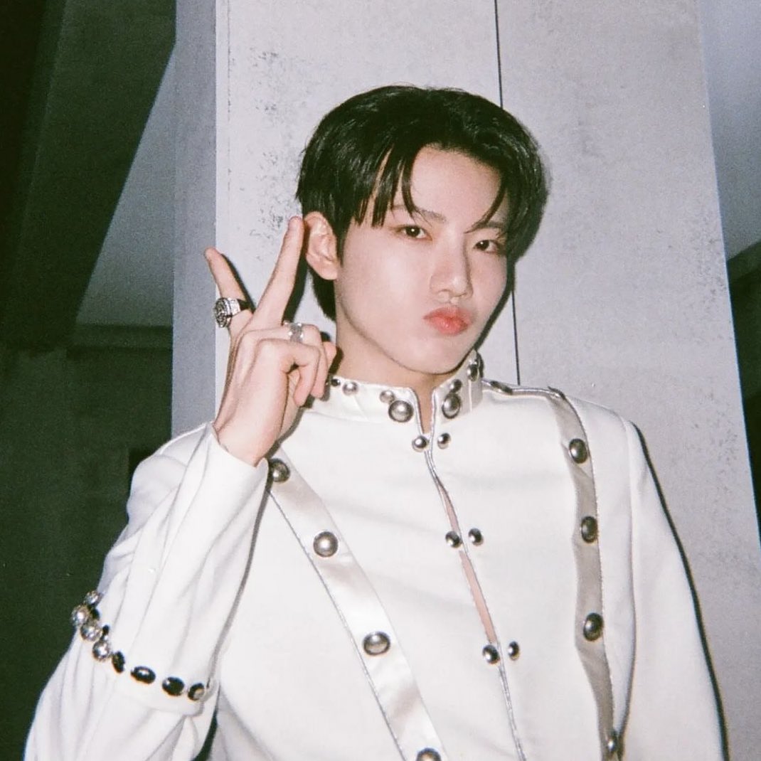 philconcerts's tweet image. HAPPIEST BIRTHDAY to #TREASURE’s KIM JUN KYU 🎉

ROYAL JUNKYU BIRTH
#GeniusHitmakerJunkyuDay
#붐바라비_밤밤_짱규생일을_던진다