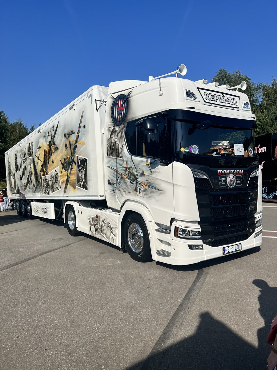Martini1982's tweet photo. Enjoying seeing a lot of nice trucks @CircuitZolder #volumex european and Dutch Truck Grand prix
#reallifemeetup #globalcargovtc @TruckersMP @SCSsoftware @GlobalCargo_VTC https://t.co/ZdPBE4c1iV