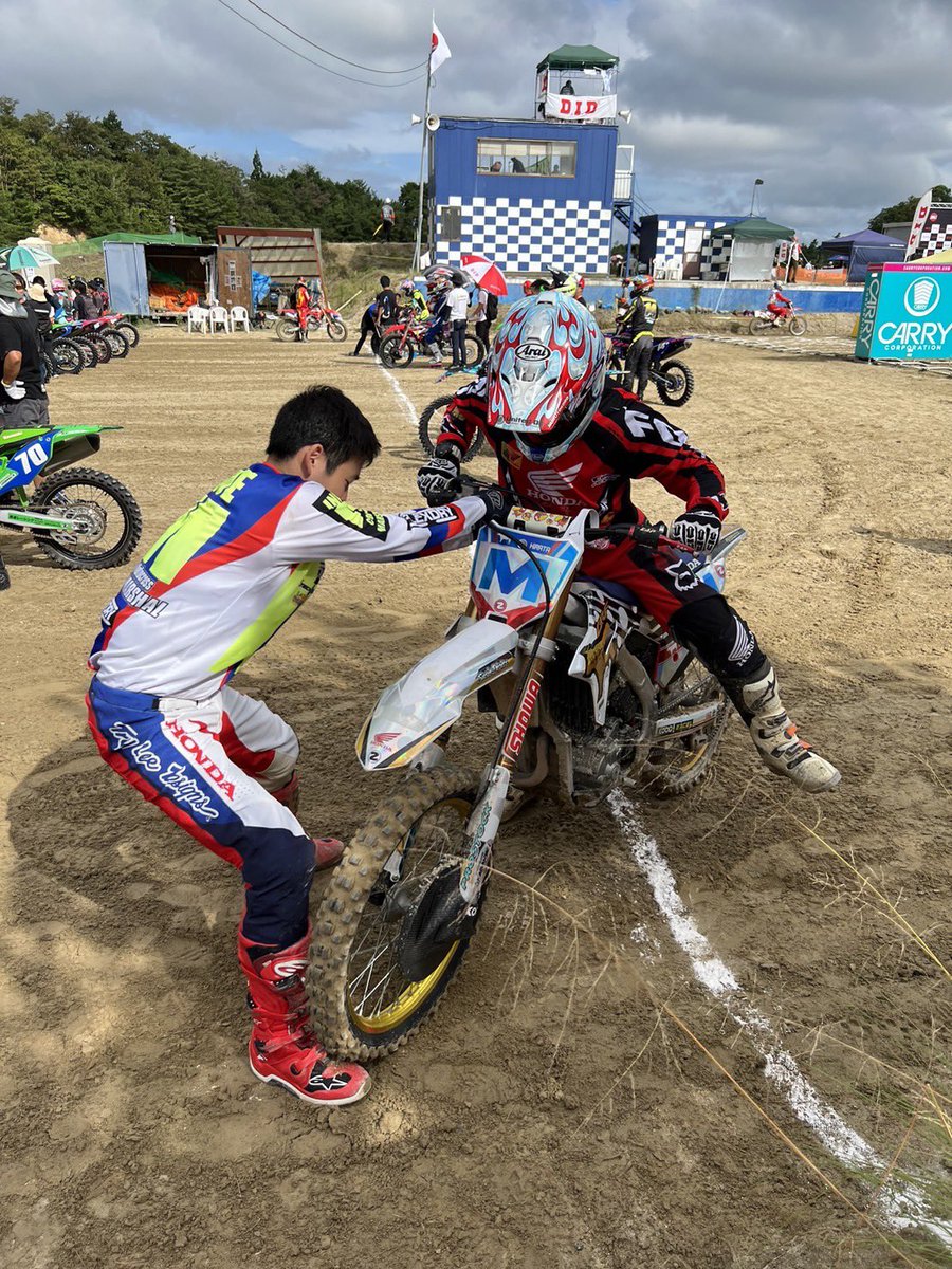 newbirnie's tweet photo. 1人用ホールショットデバイスが作動しないマーシャル達
俺もCRで125出たい！ってなるくらい125(B)が面白すぎた🤣 https://t.co/AxwdO7NAeG