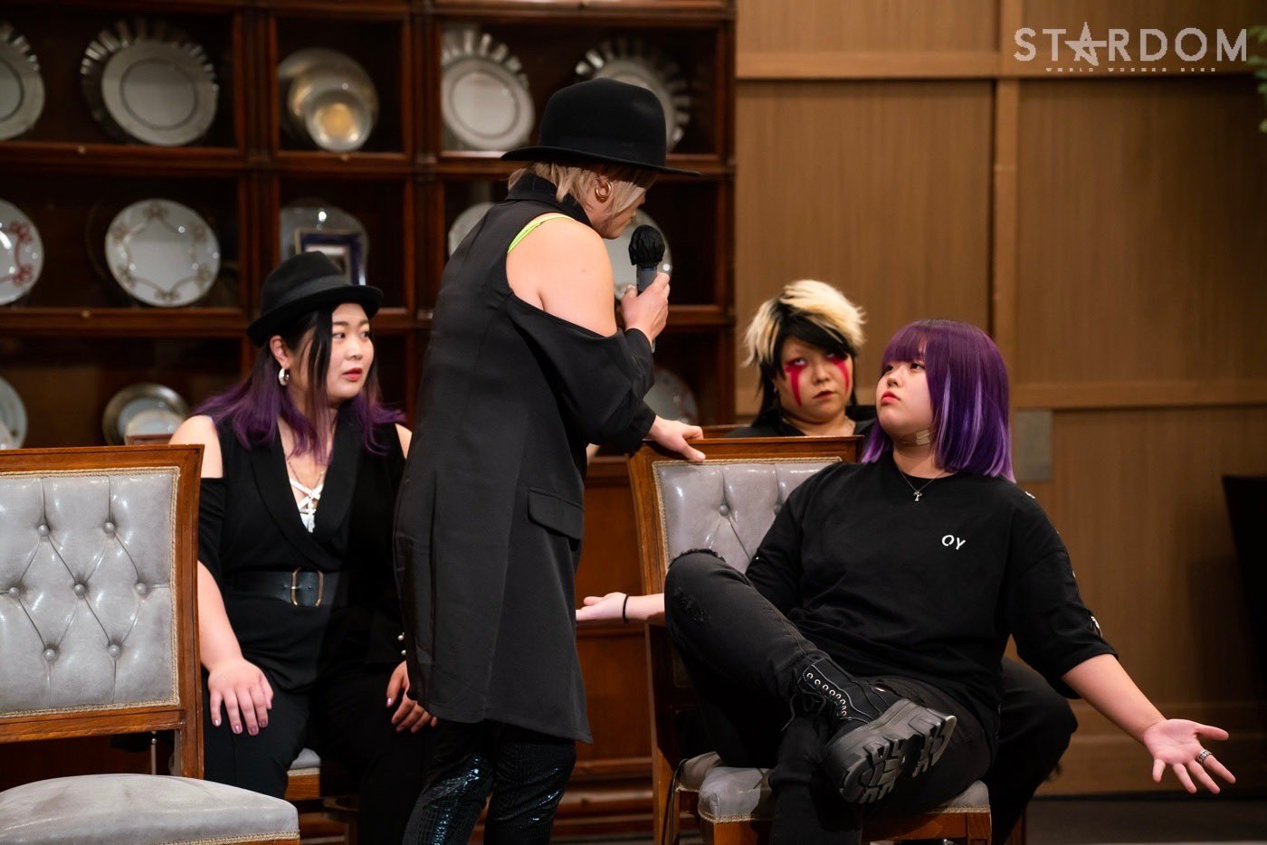 Snl Chandelier Mime Sia