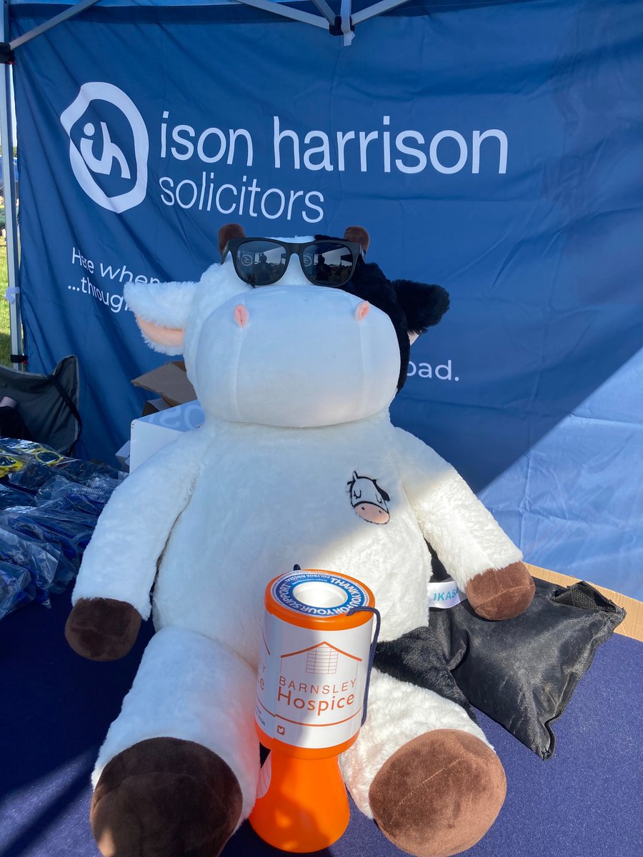 IsonBarnsley's tweet photo. @PenistoneShow1 is in full swing! Come and get your free sunglasses 😎 https://t.co/iVy0RHz4sP