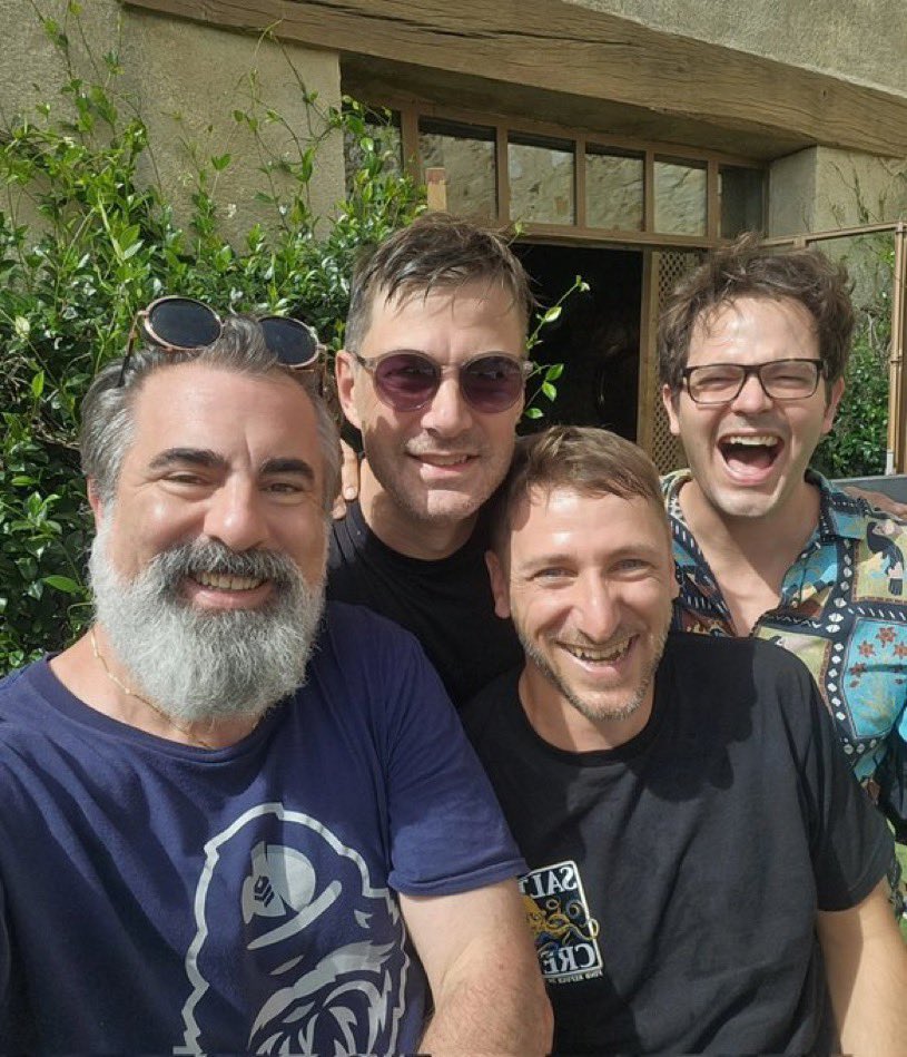 Appreciation post le Grand finale🏰
.
The #CasteParty2023 didn’t just gather a lot of money for cancer charity <a href="/maggiesedinburg/">Maggie's Edinburgh</a> It also gave me friends for life, a lot of new connections and a ton of inspiration. 
.
Thanks so much again <a href="/trevorjonesart/">Trevor Jones 🎨</a> for collecting my piece🙏🏻