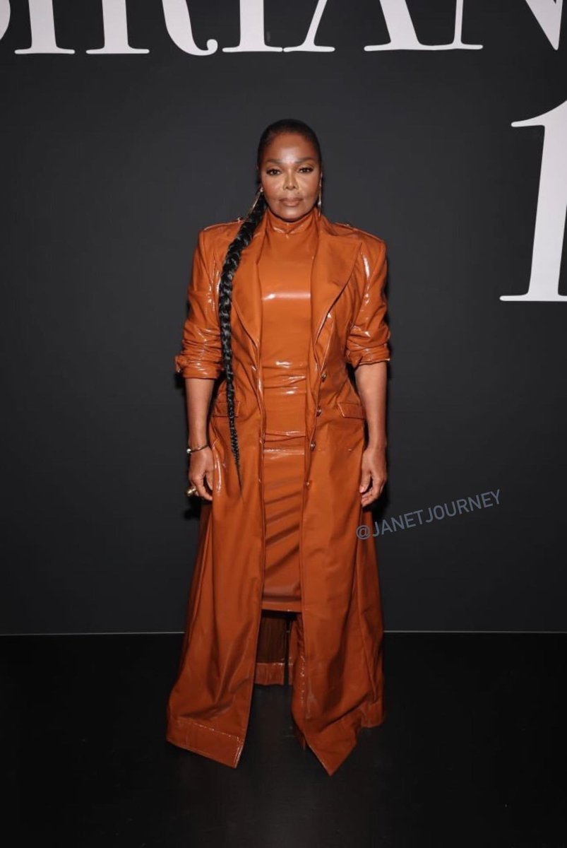 janetjourney's tweet photo. Janet Jackson attend the Christian Siriano SS24 Runway Show at The Pierre Hotel on September 08, 2023 in New York City. #JanetJackson #christiansiriano #love #fashion #fashioneeek #NYFW https://t.co/5QEje4i4F5