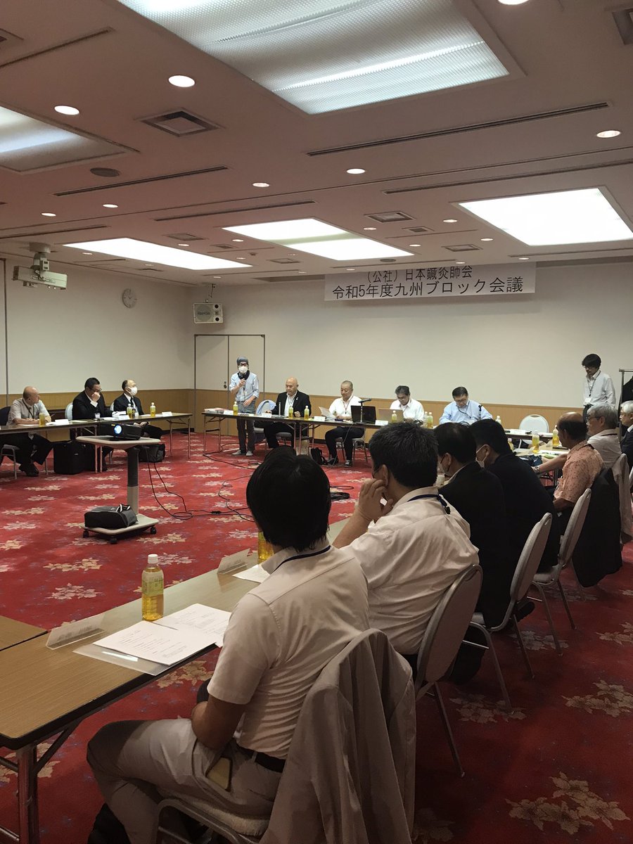 Ryujimero's tweet photo. 出島で会議中…
眠たい…… https://t.co/mnphcIP6nQ