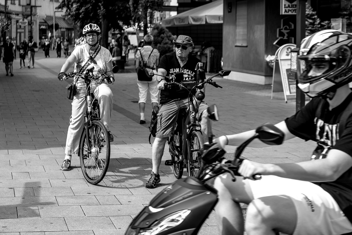 Strassenfotografie, Duitsland 22-08-2023
#straatfotografie #streetphotography #street #streetlife #streetphotographer #straatfoto #stadsfotografie #blackandwhite #blackandwhitephotography #zwartwit #bnw #blackandwhite #zwartwitfotografie