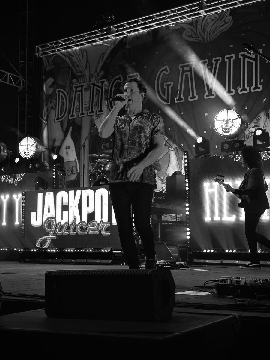 Zrs1994's tweet photo. A few shots of Dance Gavin Dance Jackpot Juicer Tour in Houston, Tx (09/08/2023)
#dancegavindance #Concert #photograghy https://t.co/CibW3ytJu0