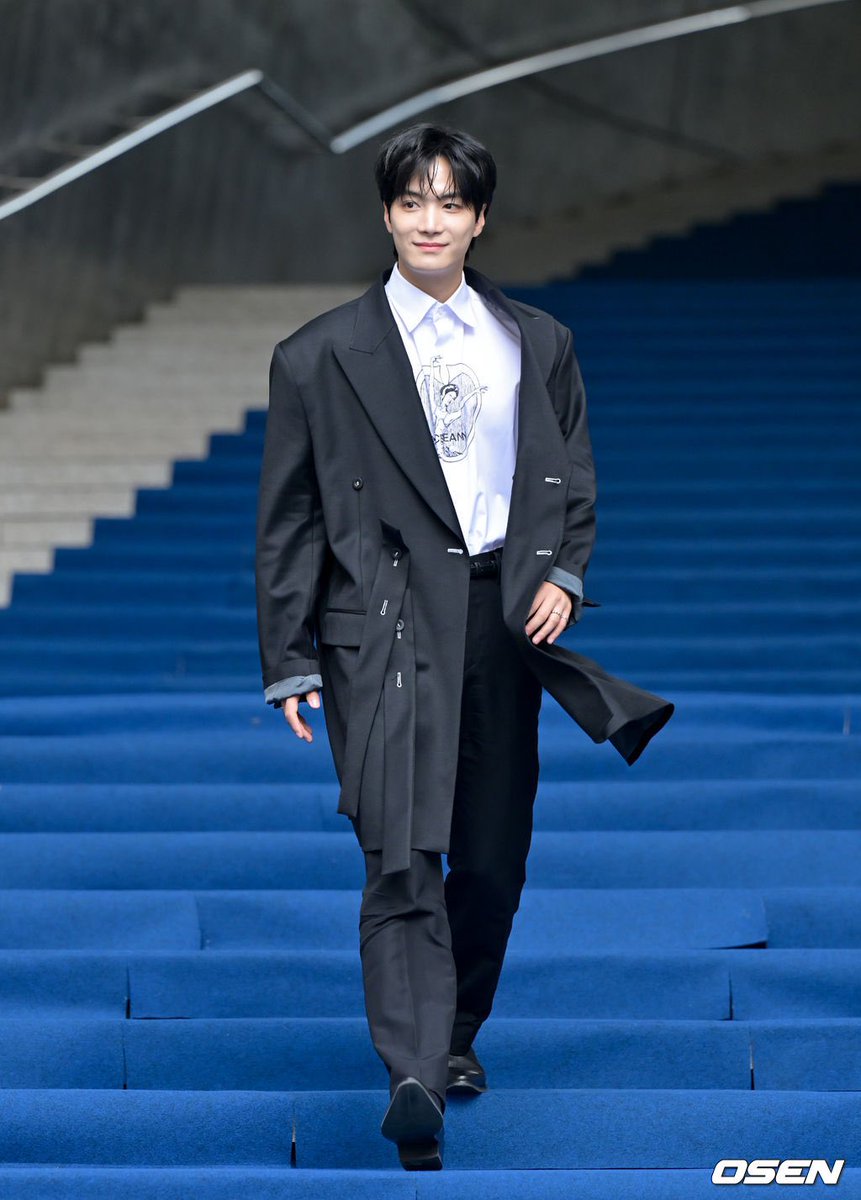 KIMJONGHYEON_TH's tweet photo. (❤️) 230909 2024 S/S Seoul Fashion Week

#KIMJONGHYEON #김종현 https://t.co/hIQElpLiJB