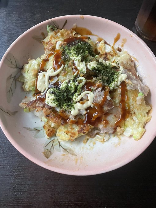 ひっくり返すのを失敗したお好み焼き😱
まずそう😭 