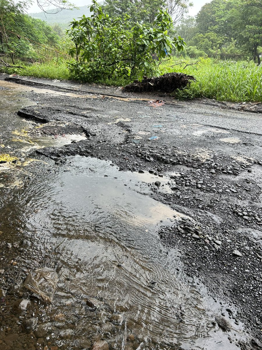 fatimapatel__'s tweet photo. Condition of the roads in aarey 
@mieknathshinde @PotholeWarriors #aareycolony https://t.co/LNAScMJMQ7