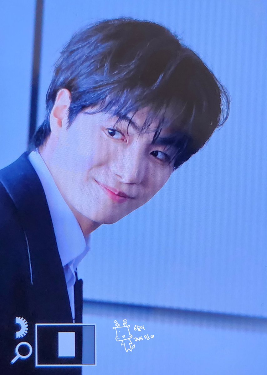 jasmine_of_june's tweet photo. 230909 서울패션위크 프리뷰

왕자님 점심 드세용 ~

#김종현 #kimjonghyeon  #jonghyeon  
#쩨부기 #종현이의_재스민 https://t.co/iYeBJBq6Yu