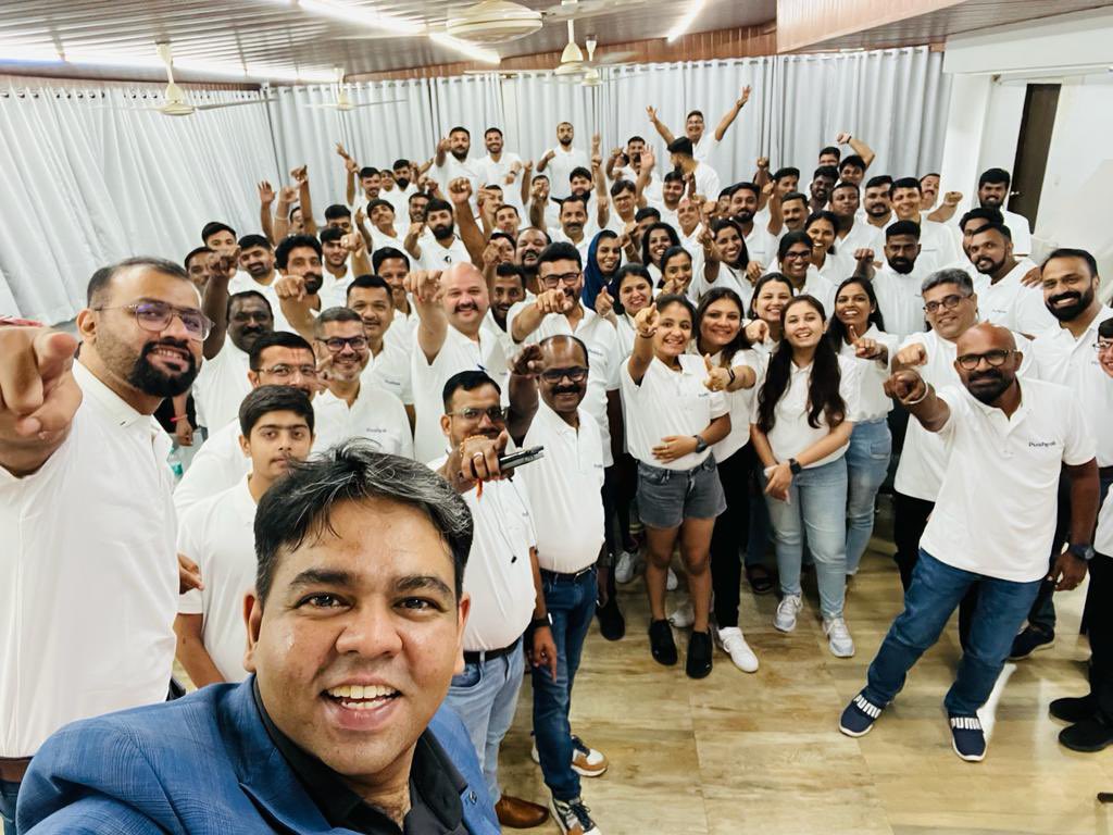 dhara_khakharia's tweet image. Dear Visionary Leaders of The Pushpak Logistics,

Thank you for the amazing company trip. It was amazing to see all the beautiful places we visited as a team. You pulled us together and gave us an experience of a lifetime.I will remember it for the rest of my life.🤩
#Goatrip🌴