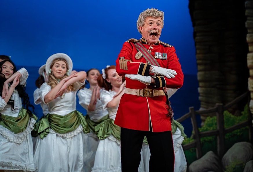piperchantry's tweet photo. Toi Toi Toi to the amazing cast of the @GSFestival production of ‘The Pirates of Penzance’, for their last 2 shows today at @MalvernTheatres 

You have all been an absolute joy to work with ❤️ 

#gilbertandsullivan #piratesofpenzance #malverntheatres #g&amp;sfestival #choreographers https://t.co/LBAqEGZfnt