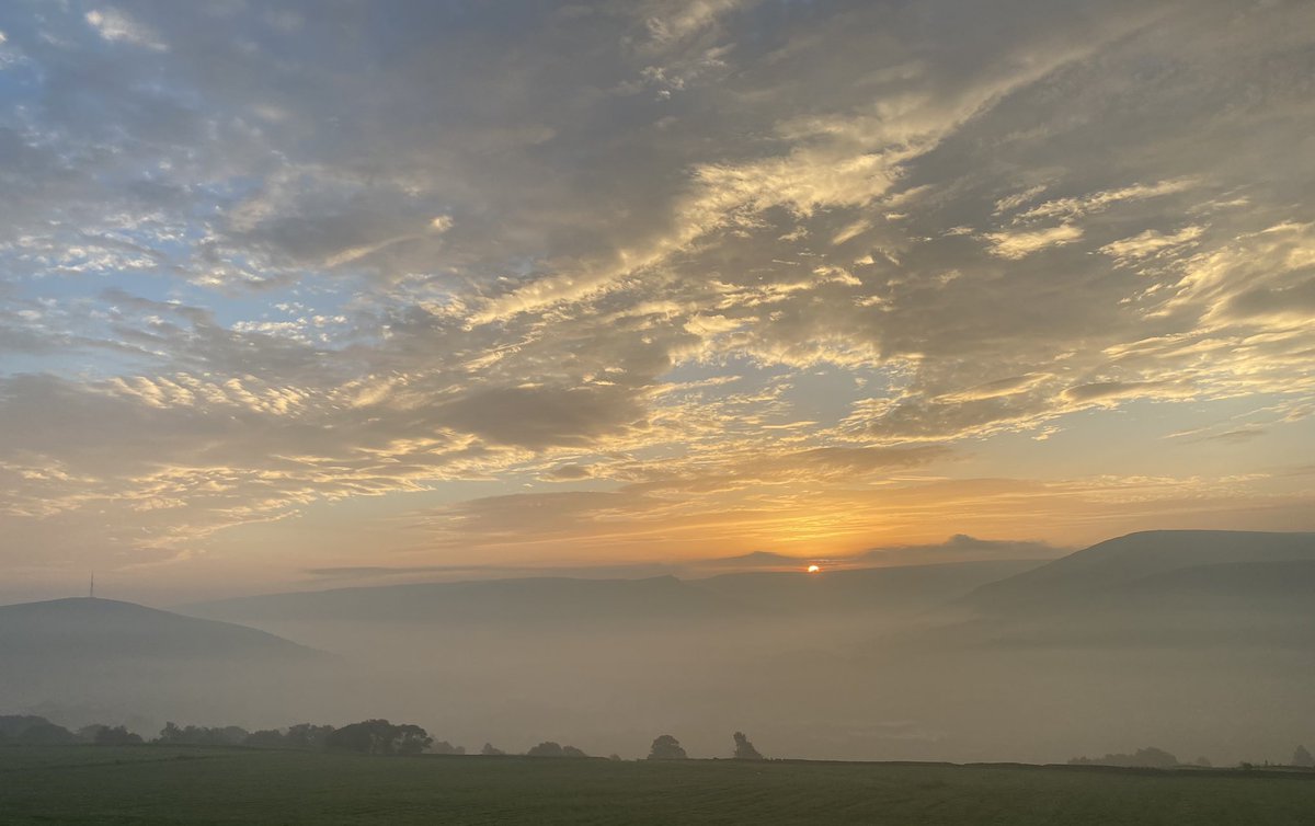 andyb066's tweet photo. Stunning start to the day @runningpunks @BipolarUK #poletopolechallenge @SOBScharity #stepwithsobs #runningpunks #walkingpunks #runningpunk https://t.co/ZVCWFh9mQi