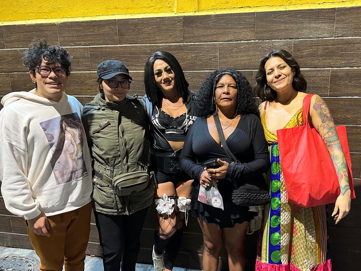 amets_mex's tweet photo. Hoy fue noche de aquelarre!! ✨🔥👠☂️💖

Tocó ir a repartir kits de salud sexual y generar vínculos con las compas que ejercen en la calle. 

#trabajosexualestrabajo #trabajadorxssexualesorganizadxs #trabajosexualautónomo #amets #alianzamexicanadetrabajadorassexuales https://t.co/mTwioPUeVB