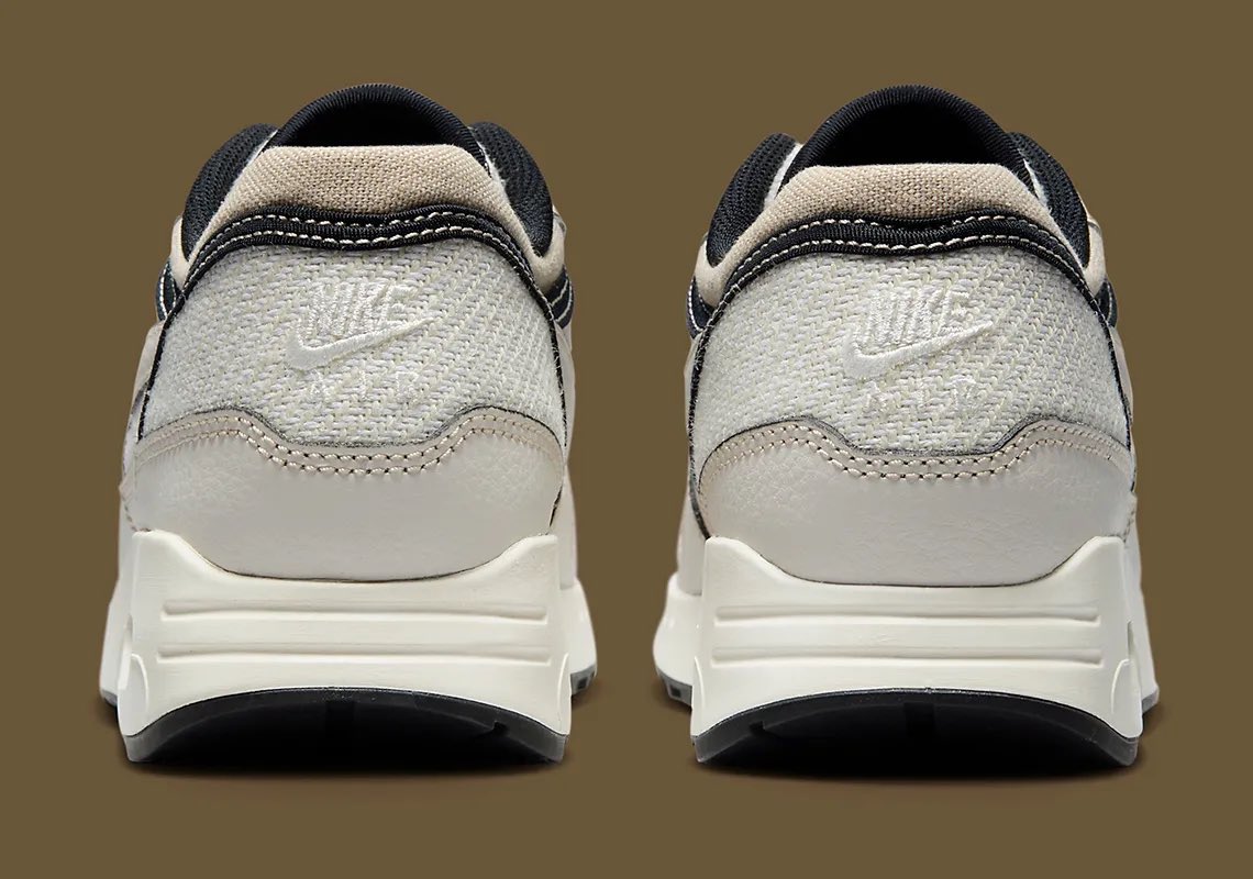 crepcheckmonday's tweet photo. The first drop of the day is now live at 8:00 BST. The Air Max 1 ‘86 World Make’ - influenced by Korea’s love of the game and sneaker culture 🇰🇷

Use the link below to enter the draw, good luck! 

🎟️: https://t.co/jEdBFWLXmp

#CREPCHECKMONDAYS #SNKRSDAY https://t.co/yZxIYOh7Fx