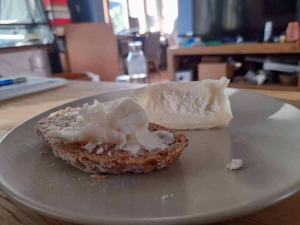 CasparEmilie's tweet image. Just back to Belgium after an intensive research stay in Rwanda. First thing to do just after landing this morning: buying goat cheese. 

I missed it so much !! 🙃🐐
#Cheeseaddict