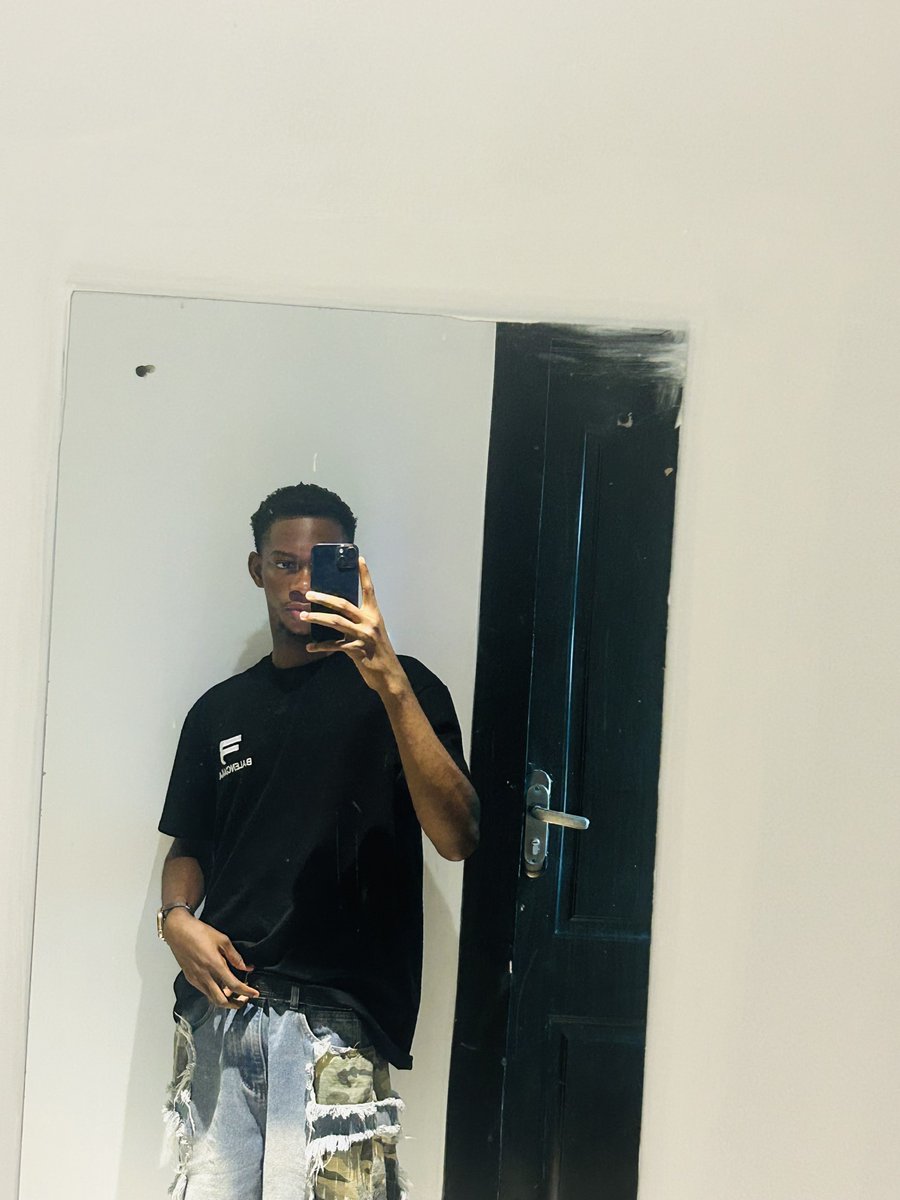 wholeyszn's tweet photo. Mirror selfie thread

Quote or reply with a mirror selfie of you🤭❤️ https://t.co/DYSStbCohJ