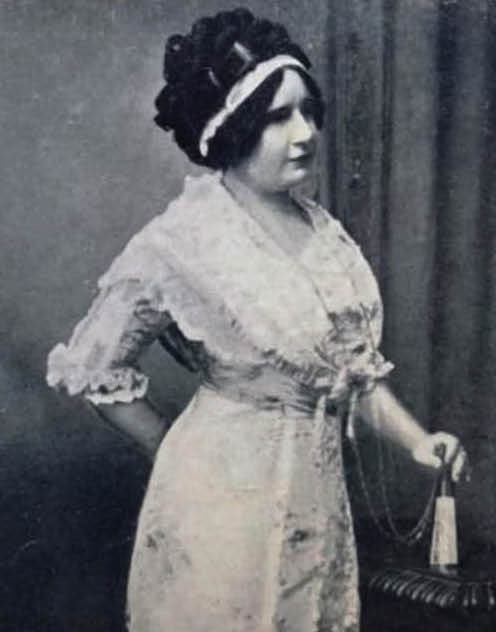 SandraFerrerV's tweet photo. El 9 de septiembre de 1877 nacía Serafina Dávalos, feminista y primera abogada de Paraguay. En 1907 se graduó en derecho en la Universidad Nacional de Asunción con una tesis en la que denunció el sometimiento de las mujeres en la sociedad.

En 1919 fundó el Movimiento https://t.co/CW1sqRIuhP