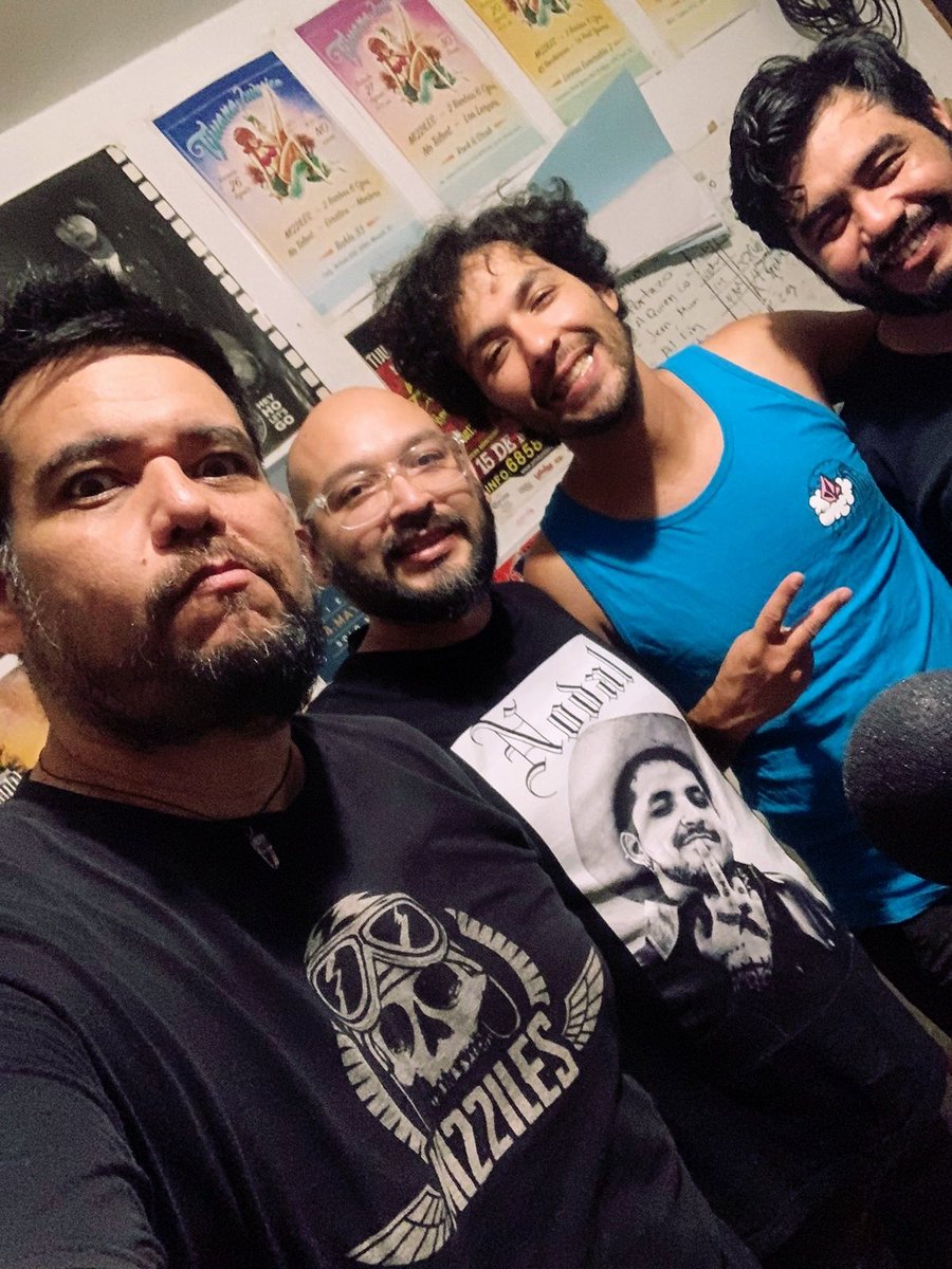 matt_camaleon's tweet image. Más de un mes sin tocar la pila, entrenando el cuerpo reacciona chido, lets rock @FallidoPunk