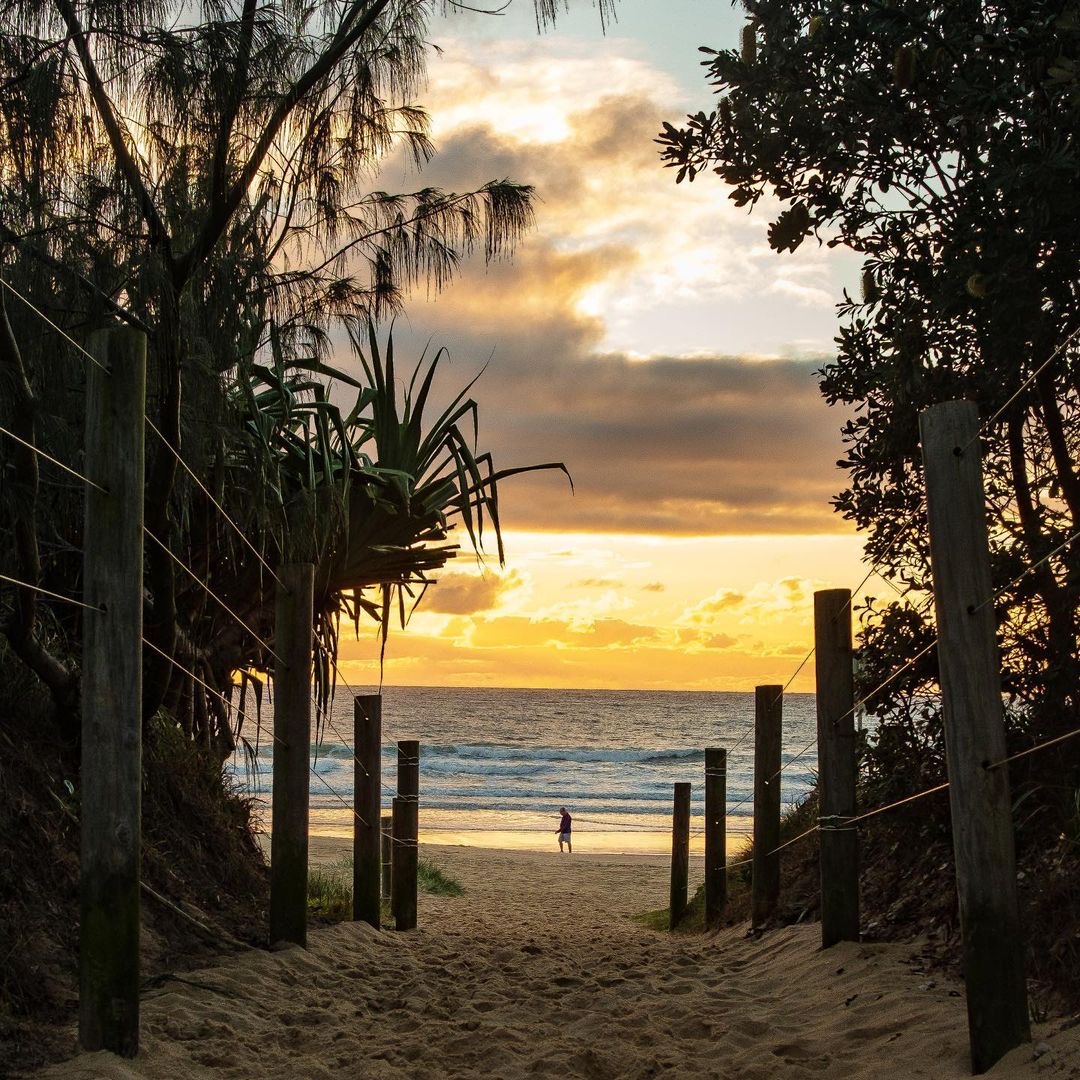 It's Saturday, which means it's time to grab the beach towel and make your way over the sandy crest at Mudjimba Beach, where the sea and early dawn are waiting for you. 📸 credit: @_foxtrotsierra_ (Instagram) #sunrise #beach #beautifuldestination #visitsunshinecoast