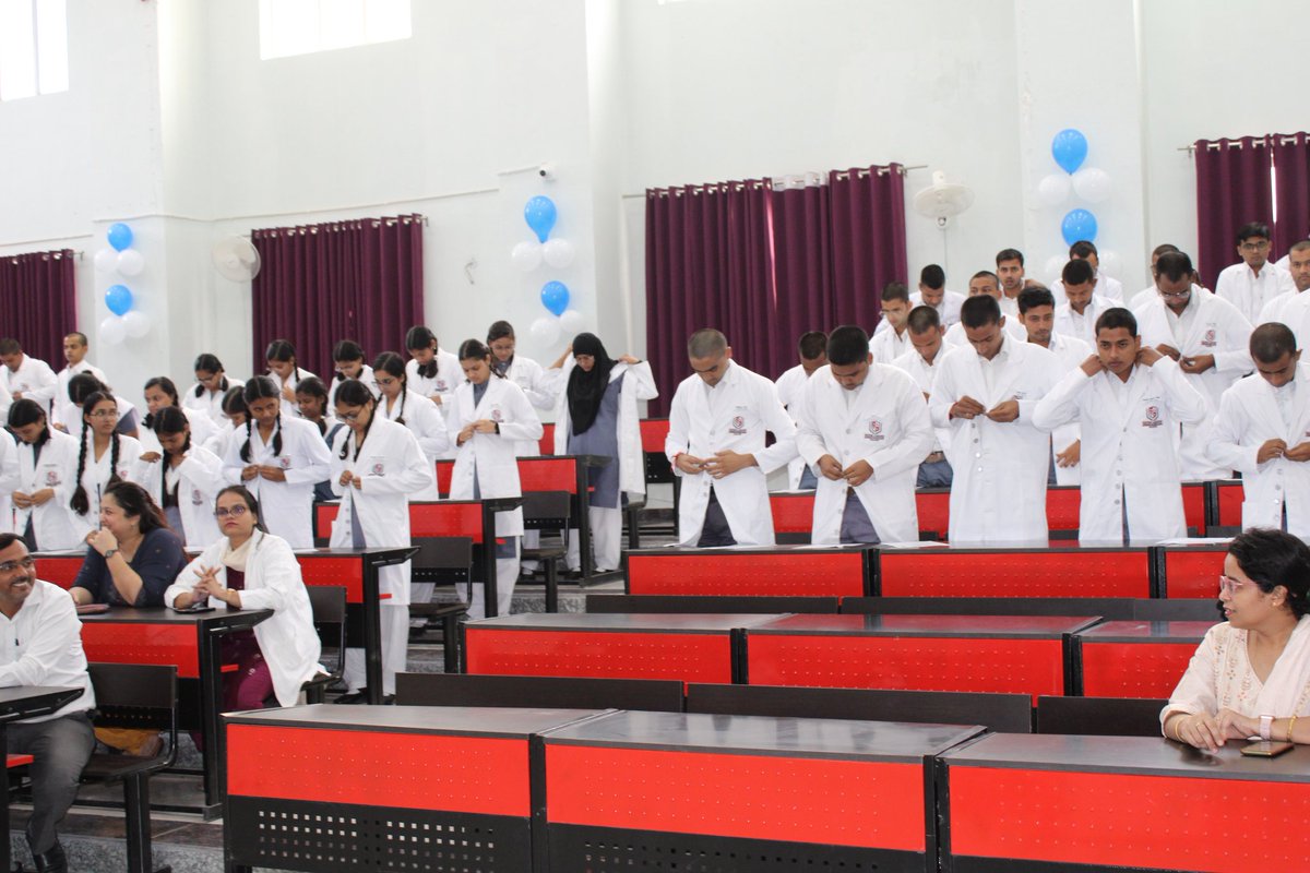 asmcghazipur's tweet photo. #MVASMC Ghazipur Welcomes his 3rd MBBS Batch, a glimpse of white coat/Charak shapat ceremony.
@MeUPGovt
#WhitecoatCeremony #AsmcGhazipur #Meup #updgme https://t.co/9Czofk7Ary