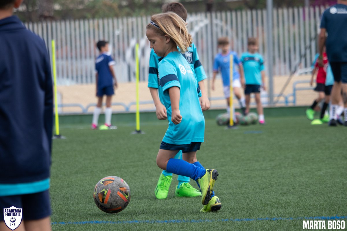 ACADEMIAFOOTJ3's tweet photo. Los fines de semanas no paramos... Aún quedan plazas libres para mañana domingo. Llama al 📞601510156 y reserva!!
#valoresdeportivos
#fútbolenverano https://t.co/Qih83kCmIq