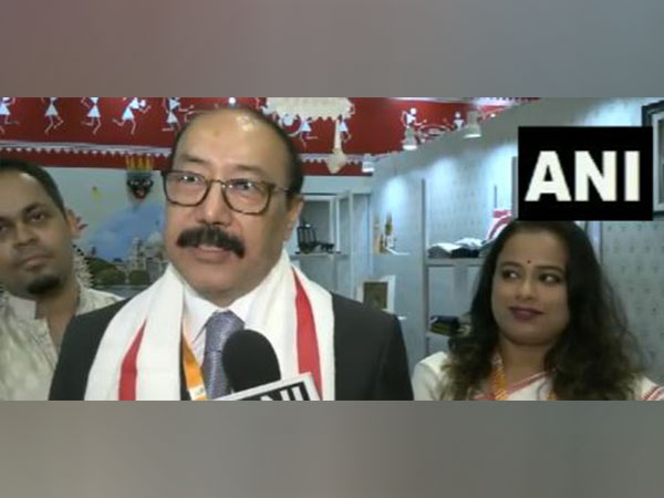 ani_digital's tweet photo. G20 Summit Chief Coordinator Harsh Vardhan Shringla visits Crafts Bazaar at Bharat Mandapam
Read @ANI Story |
https://t.co/GgGPnjjQS3
#HarshVardhanShringla #G20India2023 #BharatMandapam #CraftBazaar https://t.co/hNy5bb0IJS