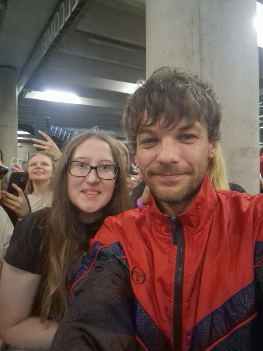 loutallinson's tweet photo. RT for good luck ❤️💞 https://t.co/zZITFDbiZt
