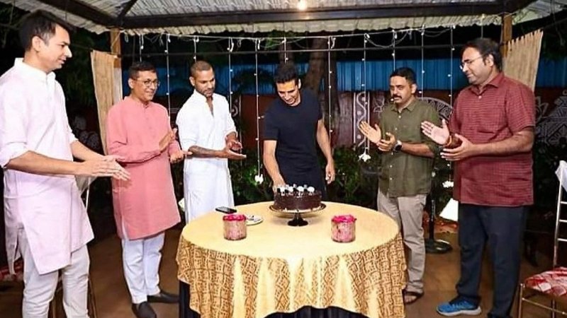Here is the Birthday celebration pictures of #AkshayKumar 

#HappyBirthdayAkshayKumar 
#HBDAkshayKumar