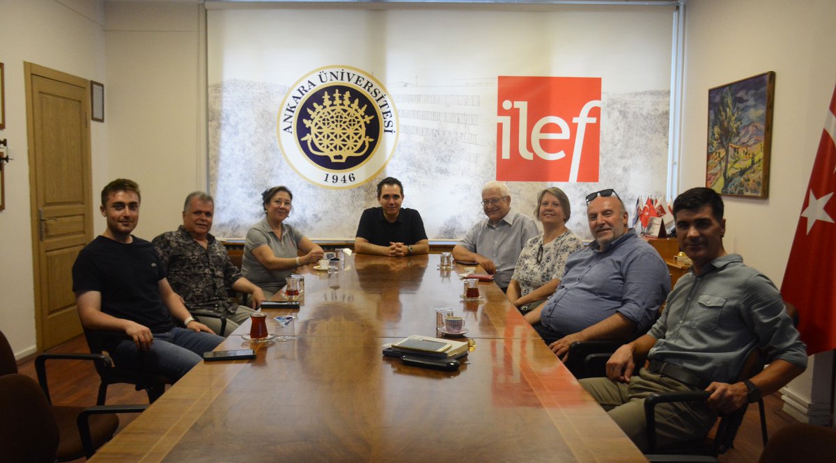 ilev96's tweet photo. Gazeteciler Cemiyeti İLEF'teydi

Gazeteciler Cemiyeti Yönetim Kurulu, Dekan Vekili Prof. Dr. Fatih Keskin’in yeni görevini tebrik etmek ve görevi için Tayvan’a gidecek önceki Dekan Prof. Dr. Abdülrezak Altun’u uğurlamak için Ankara Üniversitesi İletişim Fakültesi’ni ziyaret etti. https://t.co/Yml4MIysjW