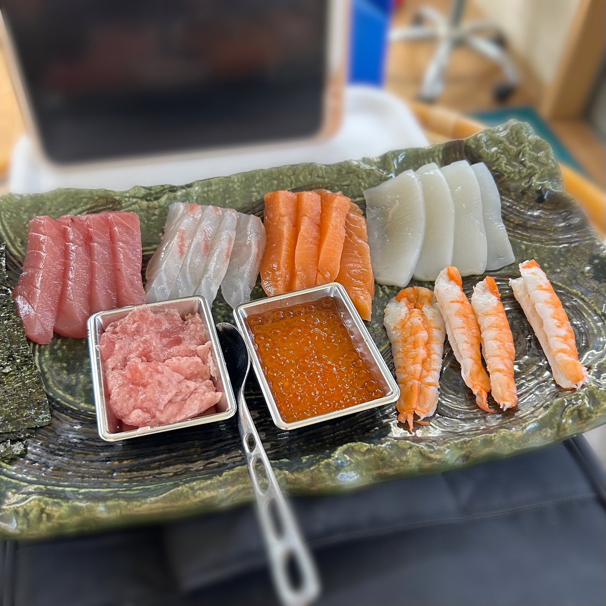 ryuham_2's tweet image. お寿司屋さんになりました‼️‼️メンバーにネタ選んでもらってその場で握って食べました‼️‼️過酷なフードファイト楽しかったです‼️‼️

#MAZZEL #MAZZELオンラインレポ