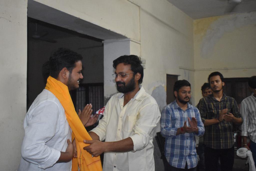 iSinghShashank's tweet image. संकल्प बोल के, हम तो निकल पड़े
हर द्वार खोल के, गगन कहे 
विजयी भवः
विजयी भवः

@ASHISHSINGHABVP